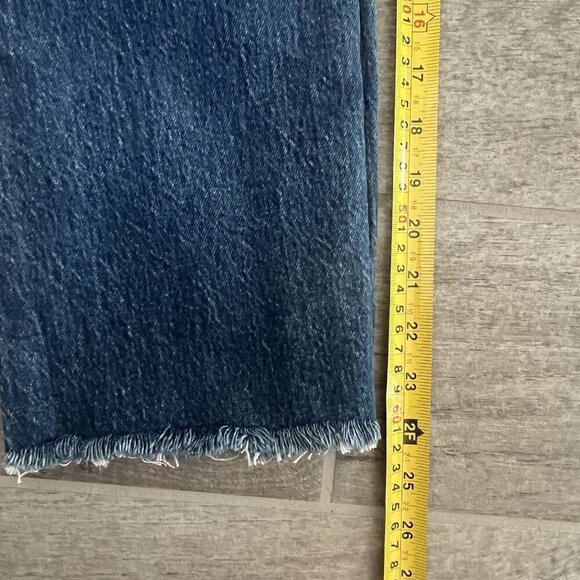 Levi’s Women’s Wedgie Straight Button Fly Jeans Size 25 Blue Denim Raw Hem - Picture 9 of 9